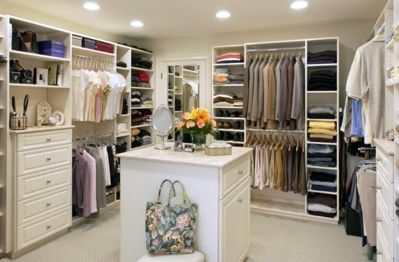 http://www.closet-solutions.com/Closet_Solutions_Walk-in_Needham_MA.jpg